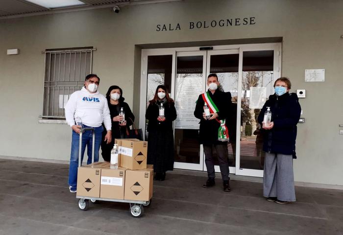 22 Febbraio 2021 - AVIS Sala Bolognese consegna al Comune 100 litri di igienizzante per mani da distribuire alle Scuole e ad altre realtà del territorio
