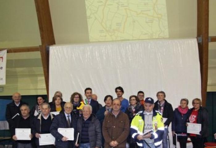 Con le aziende che hanno donato i defibrillatori e le associazioni del territorio