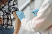 Vaccini, riaperte le prenotazioni per la fascia di popolazione con età compresa tra 20 e 59 anni